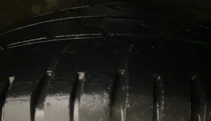 2016 Hyundai Xcent SX 1.2 (O), Petrol, Manual, 73,939 km, Right Front Tyre Tread