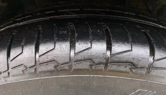 2017 Maruti S Cross ZETA SHVS, Diesel, Manual, 38,226 km, Right Front Tyre Tread