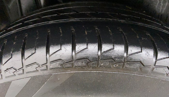 2017 Maruti S Cross ZETA SHVS, Diesel, Manual, 38,226 km, Right Rear Tyre Tread