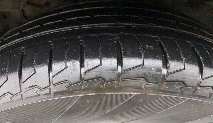 2017 Maruti S Cross ZETA SHVS, Diesel, Manual, 38,226 km, Left Front Tyre Tread