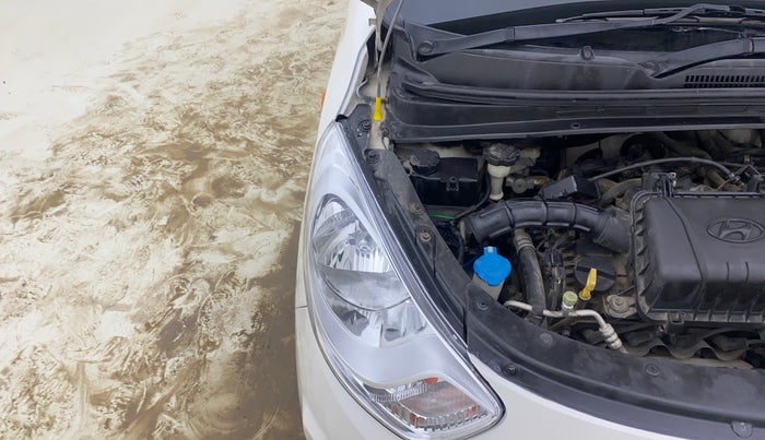 2015 Hyundai i10 MAGNA 1.1, CNG, Manual, 1,23,220 km, Engine View - Right