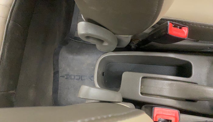 2015 Hyundai i10 MAGNA 1.1, CNG, Manual, 1,23,220 km, Driver Side Adjustment Panel