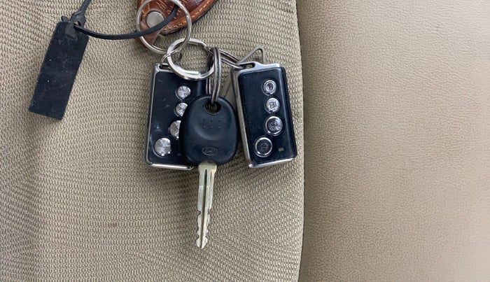 2015 Hyundai i10 MAGNA 1.1, CNG, Manual, 1,23,220 km, Key Close Up