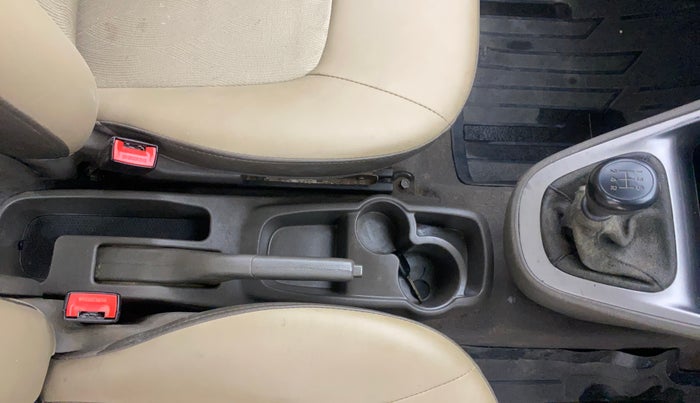 2015 Hyundai i10 MAGNA 1.1, CNG, Manual, 1,23,220 km, Gear Lever