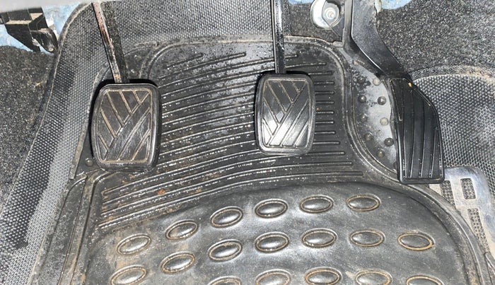 2015 Maruti Swift VXI, Petrol, Manual, 49,667 km, Pedals