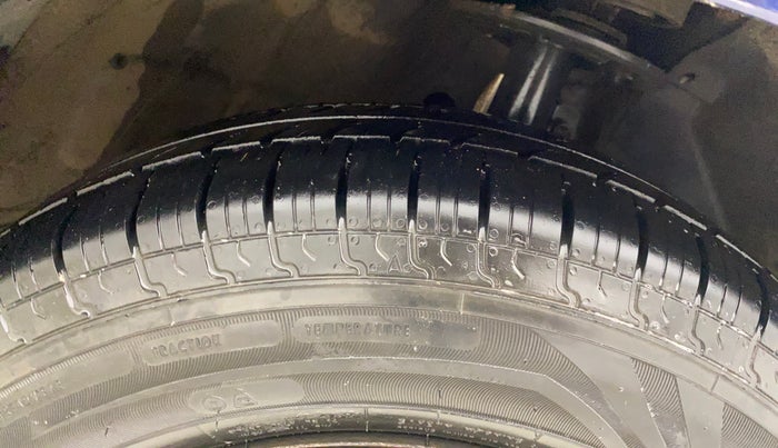2019 Maruti Swift VXI, Petrol, Manual, 1,08,501 km, Right Front Tyre Tread