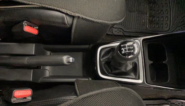 2019 Maruti Swift VXI, Petrol, Manual, 1,08,501 km, Gear Lever