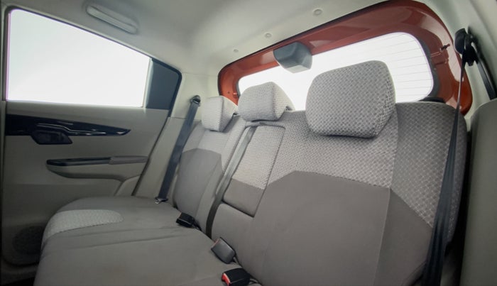 2016 Mahindra Kuv100 K8 6 STR, Petrol, Manual, 45,270 km, Right Side Rear Door Cabin