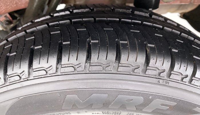2016 Mahindra Kuv100 K8 6 STR, Petrol, Manual, 45,270 km, Left Rear Tyre Tread