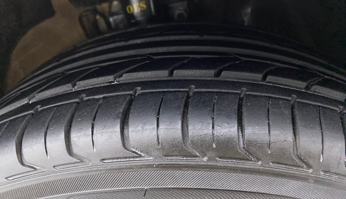 2017 Volkswagen Vento 1.2 TSI HIGHLINE PLUS AT, Petrol, Automatic, 85,541 km, Right Front Tyre Tread