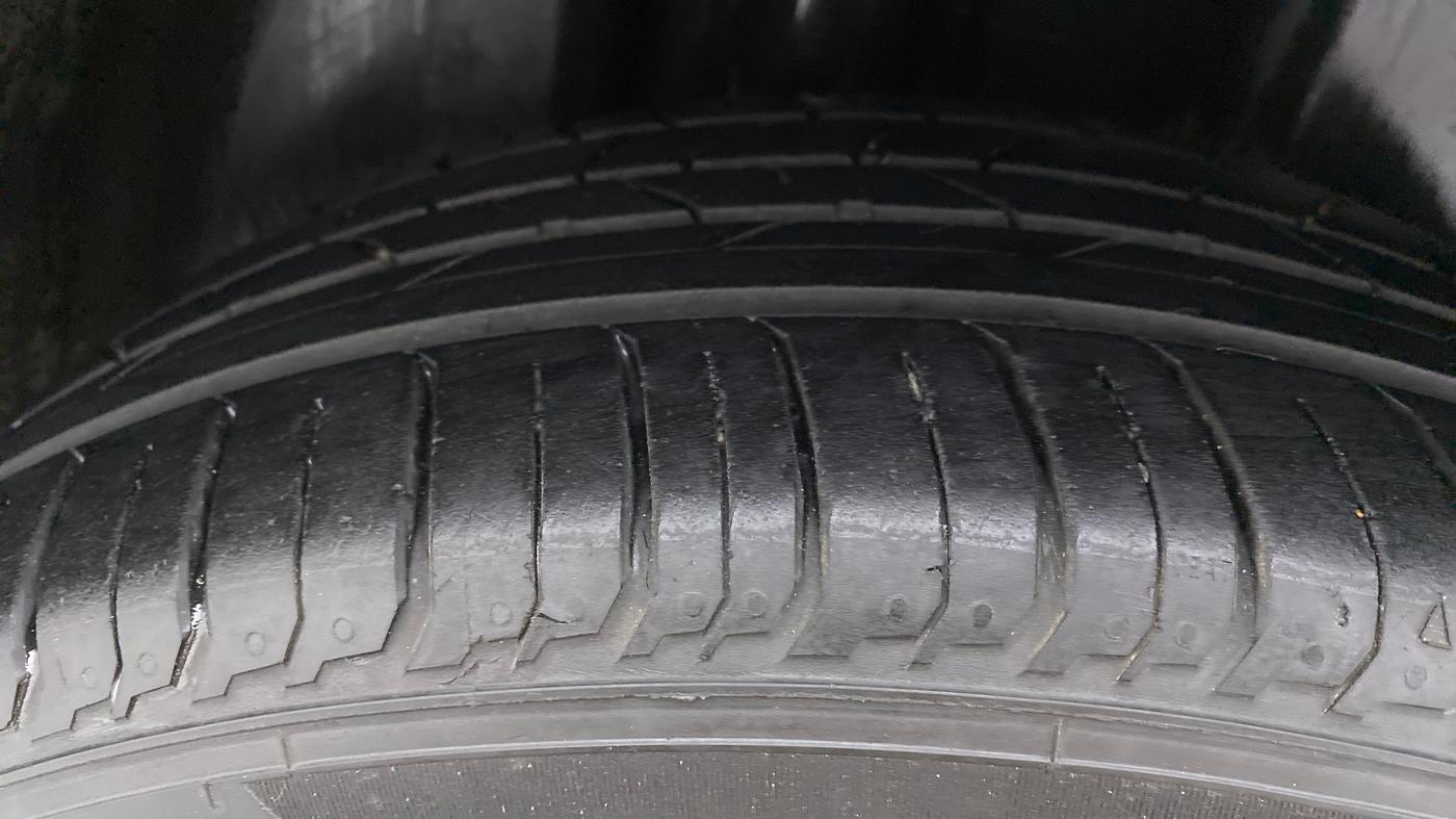 2017 Volkswagen Vento 1.2 TSI HIGHLINE PLUS AT, Petrol, Automatic, 85,541 km, Right Rear Tyre Tread