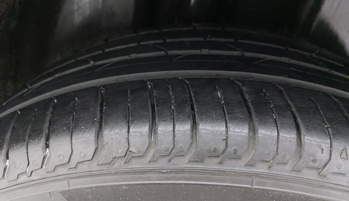 2017 Volkswagen Vento 1.2 TSI HIGHLINE PLUS AT, Petrol, Automatic, 85,541 km, Right Rear Tyre Tread