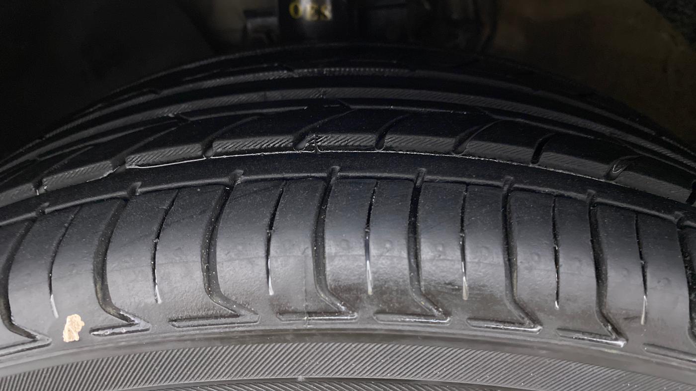 2017 Volkswagen Vento 1.2 TSI HIGHLINE PLUS AT, Petrol, Automatic, 85,541 km, Left Front Tyre Tread