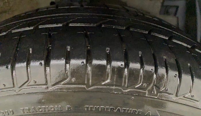 2012 Maruti Ertiga VXI, Petrol, Manual, 68,138 km, Right Front Tyre Tread