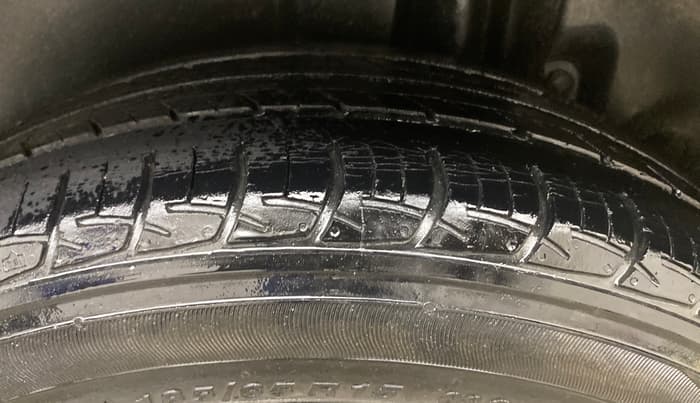 2013 Maruti Ertiga VDI, Diesel, Manual, 99,052 km, Left Rear Tyre Tread
