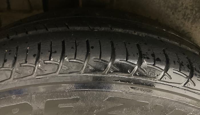 2013 Maruti Ertiga VDI, Diesel, Manual, 99,052 km, Right Rear Tyre Tread