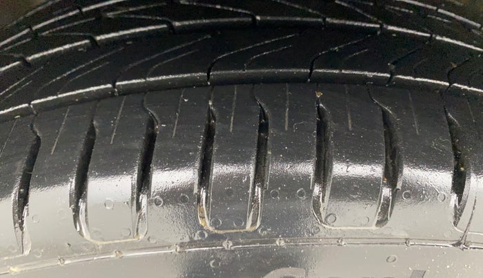 2021 Hyundai NEW I20 SPORTZ 1.0T GDI IMT, Petrol, Manual, 77,626 km, Left Front Tyre Tread