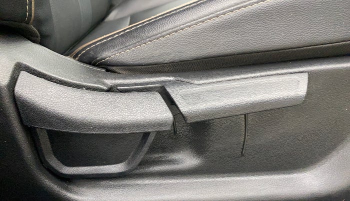 2021 Hyundai NEW I20 SPORTZ 1.0T GDI IMT, Petrol, Manual, 77,626 km, Driver Side Adjustment Panel