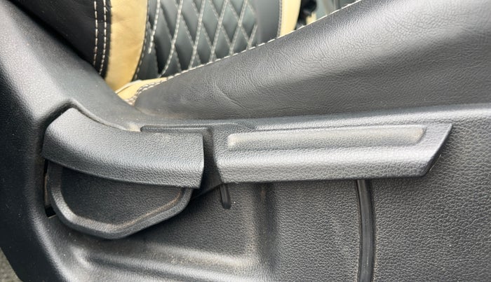 2021 Hyundai VENUE S+ 1.2, Petrol, Manual, 71,178 km, Driver Side Adjustment Panel