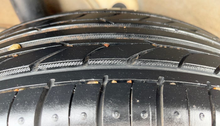 2021 Hyundai VENUE S+ 1.2, Petrol, Manual, 71,178 km, Right Rear Tyre Tread