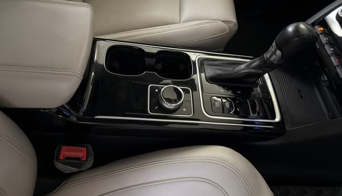 2022 Mahindra XUV700 AX 7 LUXURY P AT 7 STR, Petrol, Automatic, 48,653 km, Gear Lever