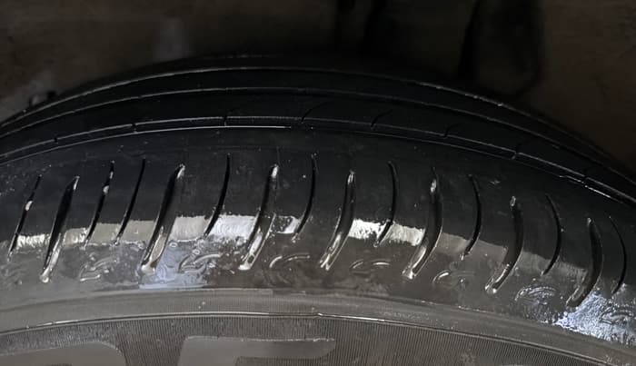 2022 Mahindra XUV700 AX 7 LUXURY P AT 7 STR, Petrol, Automatic, 48,653 km, Left Rear Tyre Tread