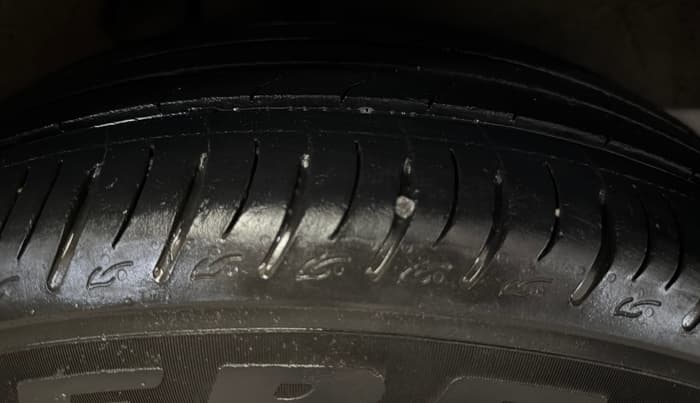 2022 Mahindra XUV700 AX 7 LUXURY P AT 7 STR, Petrol, Automatic, 48,653 km, Right Rear Tyre Tread