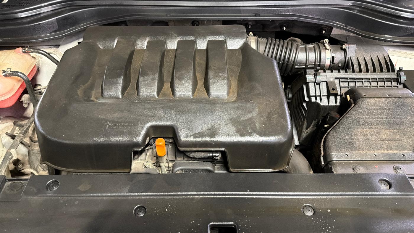 2022 Mahindra XUV700 AX 7 LUXURY P AT 7 STR, Petrol, Automatic, 48,653 km, Engine View