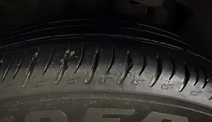 2022 Mahindra XUV700 AX 7 LUXURY P AT 7 STR, Petrol, Automatic, 48,653 km, Left Front Tyre Tread