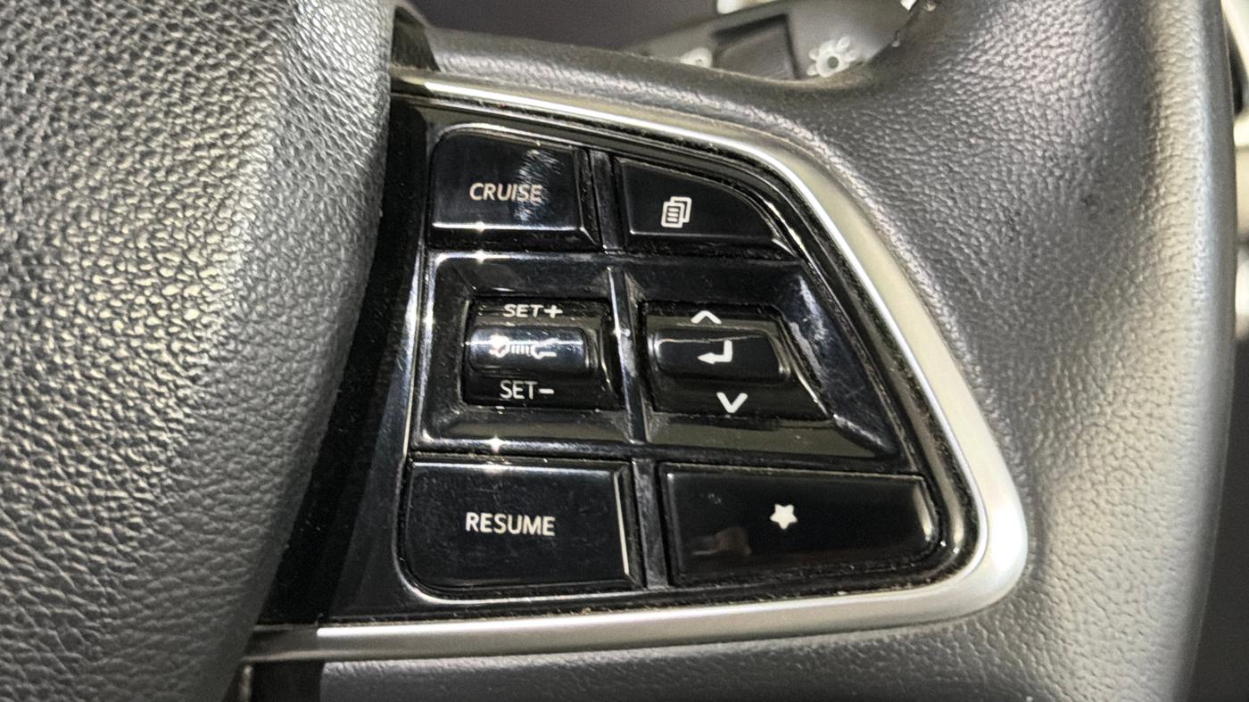 2022 Mahindra XUV700 AX 7 LUXURY P AT 7 STR, Petrol, Automatic, 48,653 km, Adaptive Cruise Control