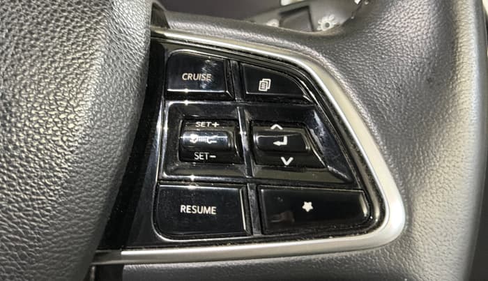 2022 Mahindra XUV700 AX 7 LUXURY P AT 7 STR, Petrol, Automatic, 48,653 km, Adaptive Cruise Control