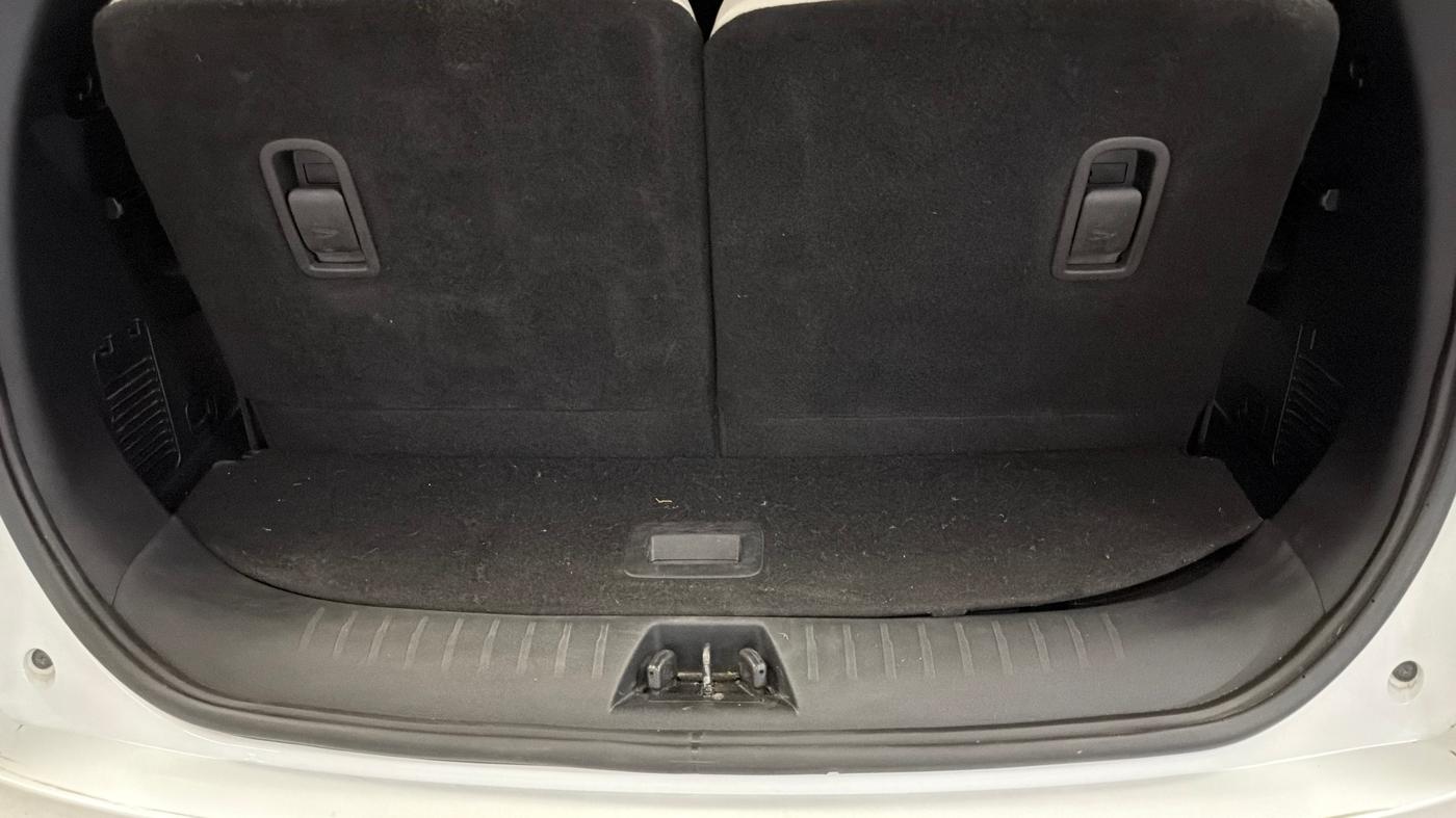 2022 Mahindra XUV700 AX 7 LUXURY P AT 7 STR, Petrol, Automatic, 48,653 km, Boot Inside