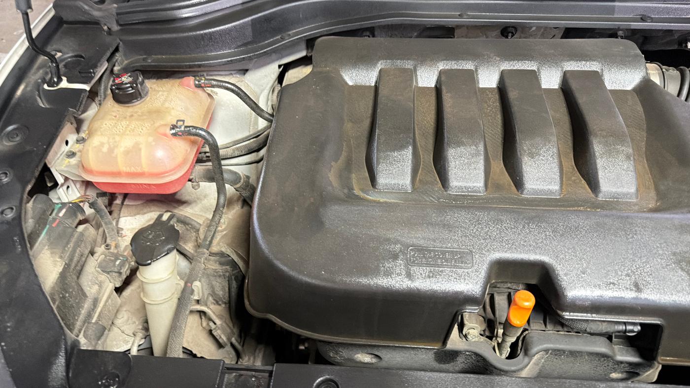 2022 Mahindra XUV700 AX 7 LUXURY P AT 7 STR, Petrol, Automatic, 48,653 km, Engine View - Right