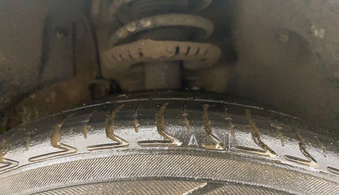 2016 Volkswagen Polo HIGHLINE1.2L, Petrol, Manual, 76,926 km, Right Front Tyre Tread