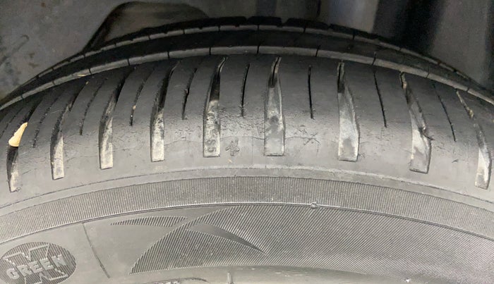 2017 Ford Figo Aspire 1.2 TITANIUM PETROL, Petrol, Manual, 42,832 km, Left Rear Tyre Tread