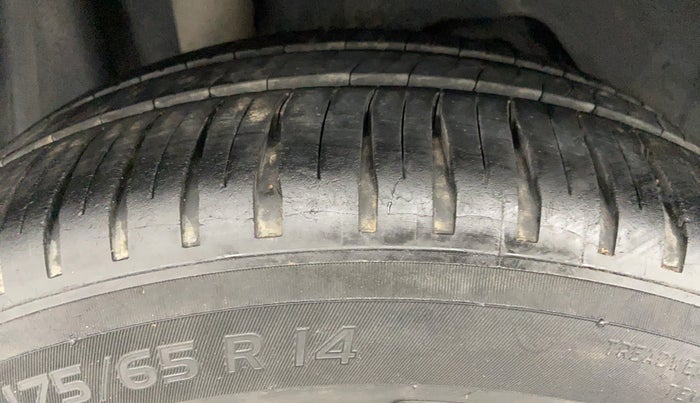 2017 Ford Figo Aspire 1.2 TITANIUM PETROL, Petrol, Manual, 42,832 km, Right Rear Tyre Tread