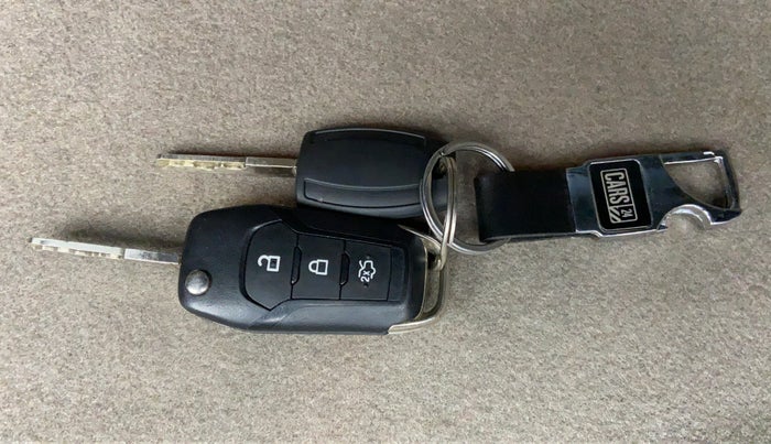 2017 Ford Figo Aspire 1.2 TITANIUM PETROL, Petrol, Manual, 42,832 km, Key Close Up