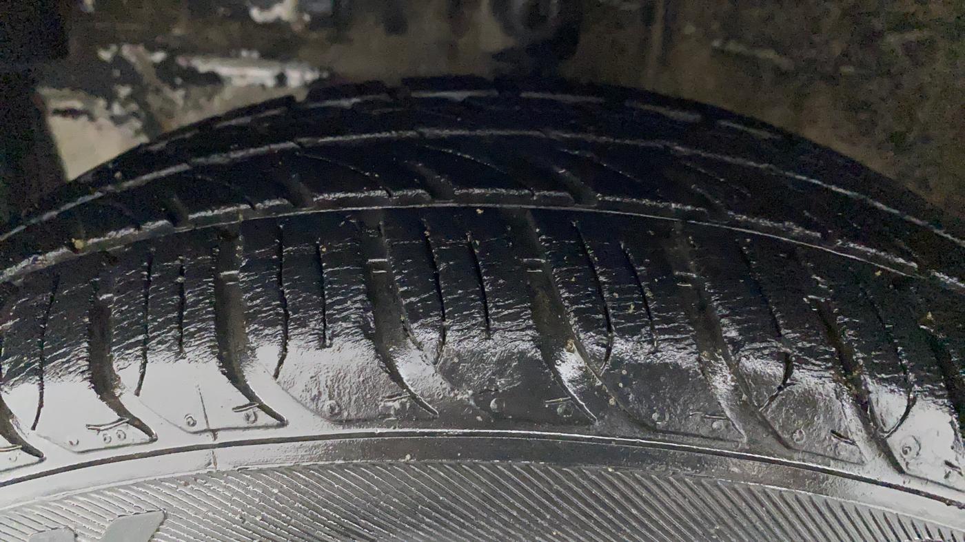 2011 Toyota Etios G, Petrol, Manual, 71,426 km, Left Front Tyre Tread