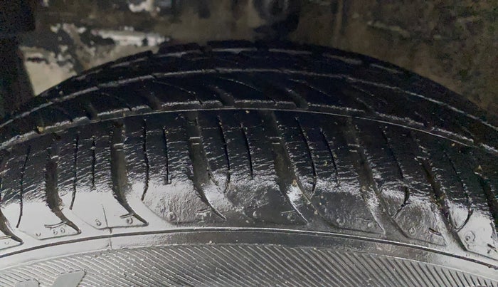 2011 Toyota Etios G, Petrol, Manual, 71,426 km, Left Front Tyre Tread