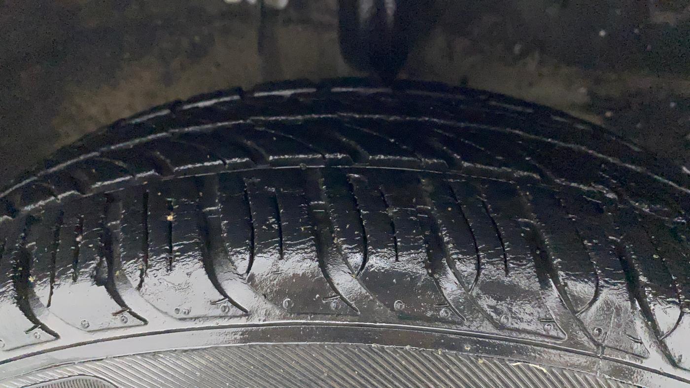 2011 Toyota Etios G, Petrol, Manual, 71,426 km, Right Front Tyre Tread