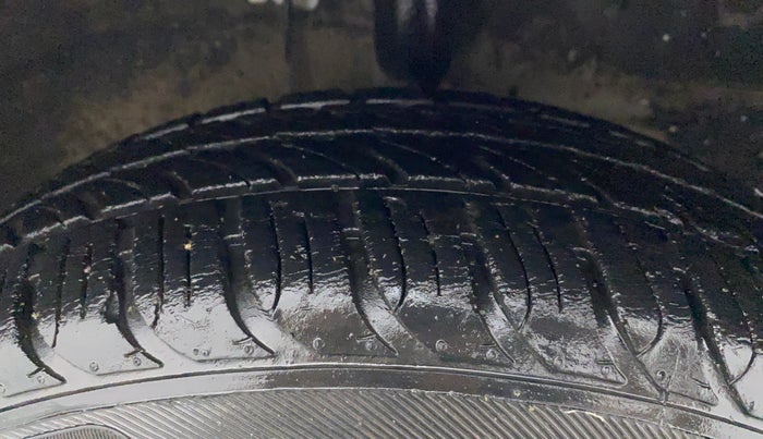 2011 Toyota Etios G, Petrol, Manual, 71,426 km, Right Front Tyre Tread