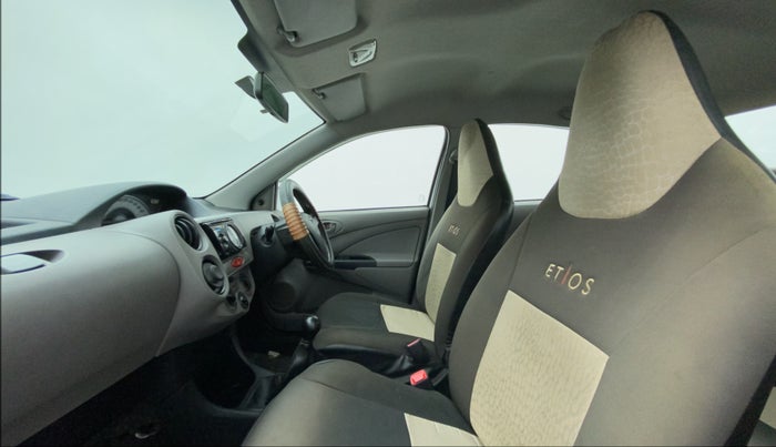 2011 Toyota Etios G, Petrol, Manual, 71,426 km, Right Side Front Door Cabin
