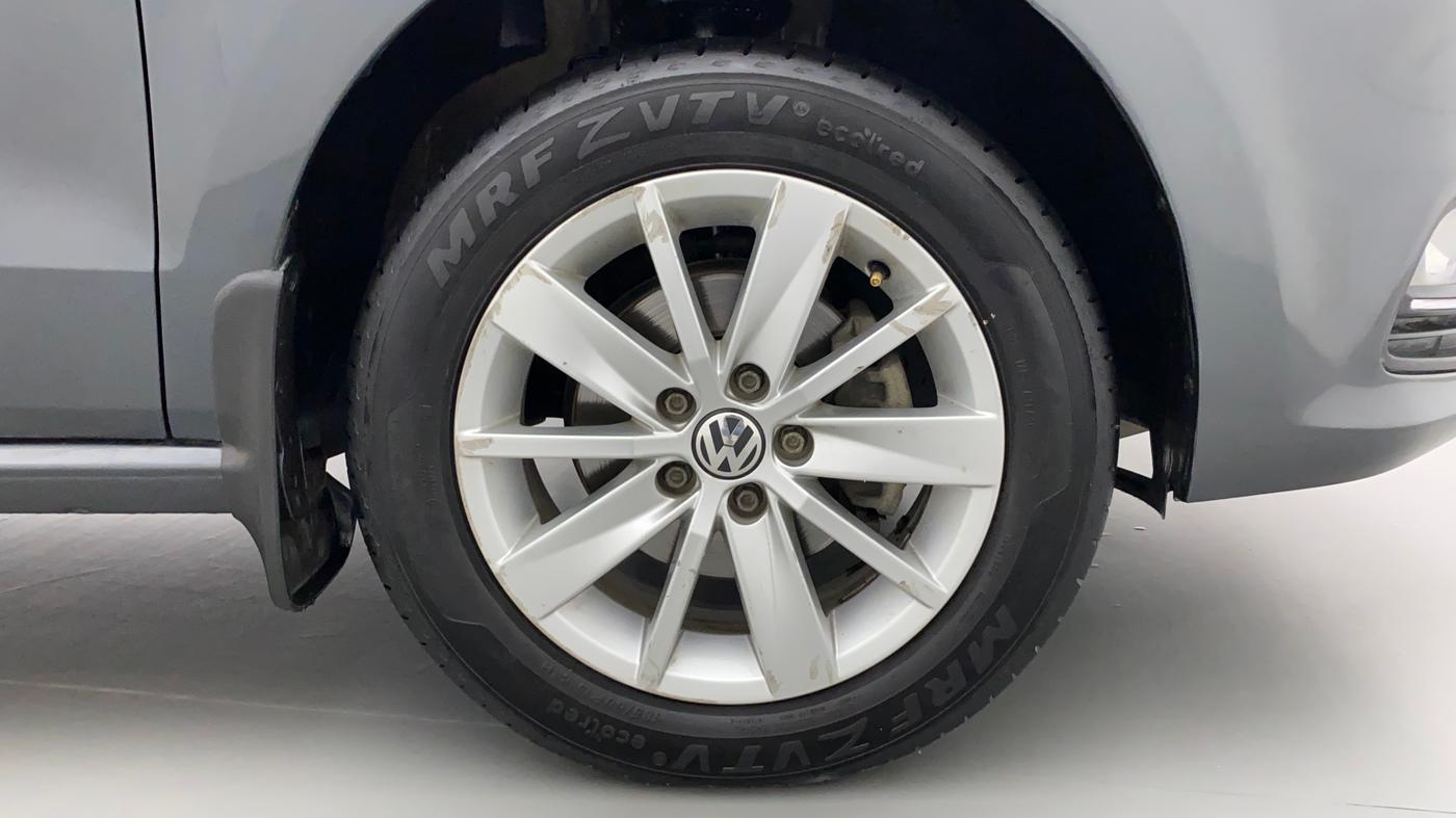 2016 Volkswagen Polo HIGHLINE1.2L, Petrol, Manual, 52,043 km, Right Front Wheel