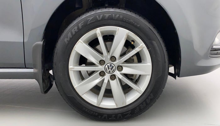 2016 Volkswagen Polo HIGHLINE1.2L, Petrol, Manual, 52,043 km, Right Front Wheel