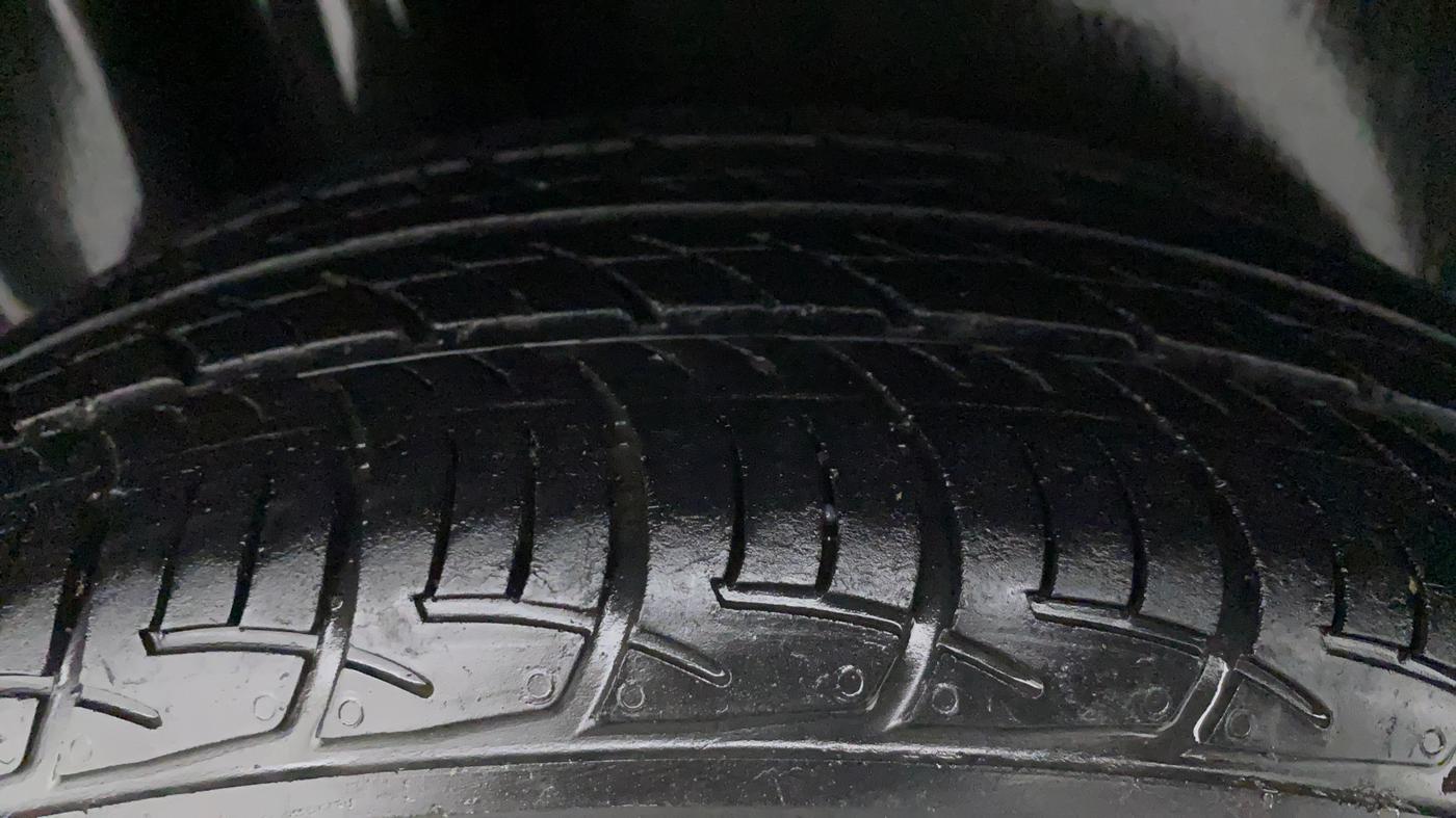 2016 Volkswagen Polo HIGHLINE1.2L, Petrol, Manual, 52,043 km, Right Rear Tyre Tread