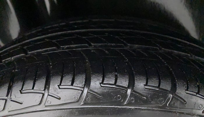 2016 Volkswagen Polo HIGHLINE1.2L, Petrol, Manual, 52,043 km, Right Rear Tyre Tread
