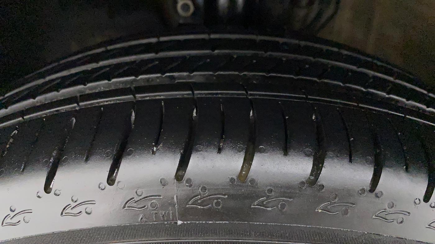2016 Volkswagen Polo HIGHLINE1.2L, Petrol, Manual, 52,043 km, Left Front Tyre Tread
