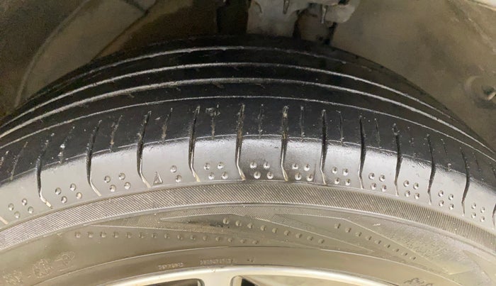2018 Hyundai Tucson 2WD AT GL DIESEL
, Diesel, Automatic, 1,44,084 km, Right Front Tyre Tread
