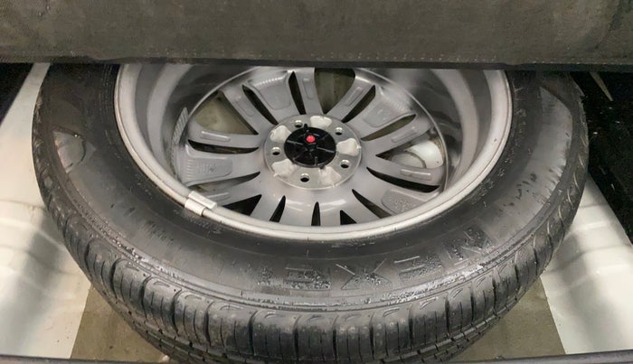 2018 Hyundai Tucson 2WD AT GL DIESEL
, Diesel, Automatic, 1,44,084 km, Spare Tyre