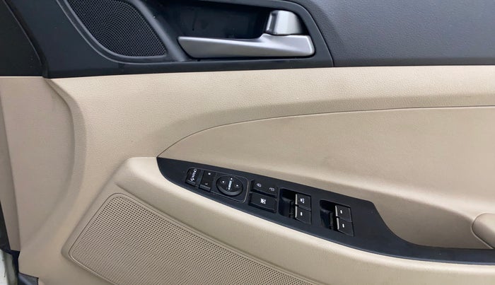 2018 Hyundai Tucson 2WD AT GL DIESEL
, Diesel, Automatic, 1,44,084 km, Driver Side Door Panels Control